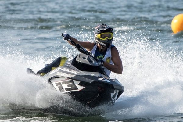 jet-ski-2781095_960_7202